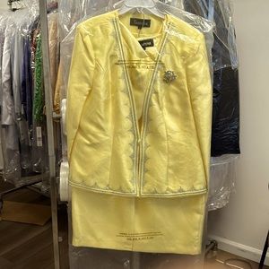 Susanna Suit, size 14, brand new!!